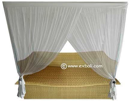 Daybed with Aluminum frame and woven synthetic material
